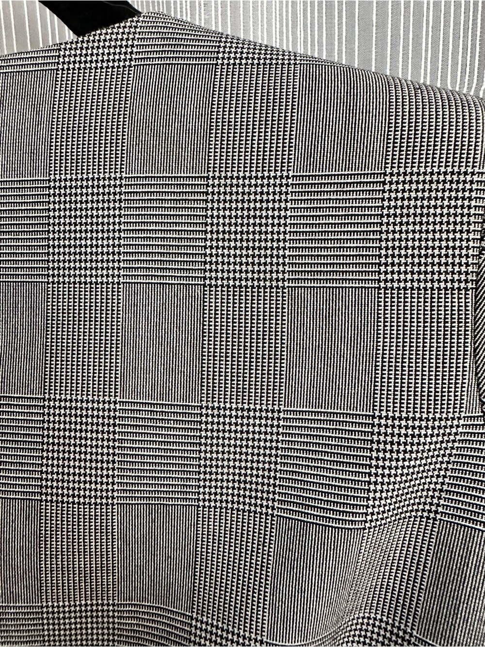 Italian Tailored Grey Plaid Collarless Blazer - Classic Open Front - Picture 3 of 6